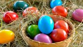 TRIK KOJI ĆE VAS ODUŠEVITI: U boje za jaja dodajte BELO VINO - efekat je neverovatan