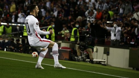 FILIP KOSTIĆ PRED TRANSFEROM KARIJERE: Srbin želja italijanskog velikana FILIP KOSTIĆ PRED TRANSFEROM KARIJERE: Srbin želja italijanskog velikana