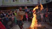 ОБИЧАЈ КОЈИ СЕ ЈОШ УВЕК ЗАДРЖАО: У Кикинди вечерас паљене ватре лазарице