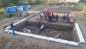 ОБРАДА НАЛАЗА СА СВИЊАРИЧКЕ ЧУКЕ: Српски и аустријски археолози у Лесковцу проучавају локалитет надомак Царичиног града