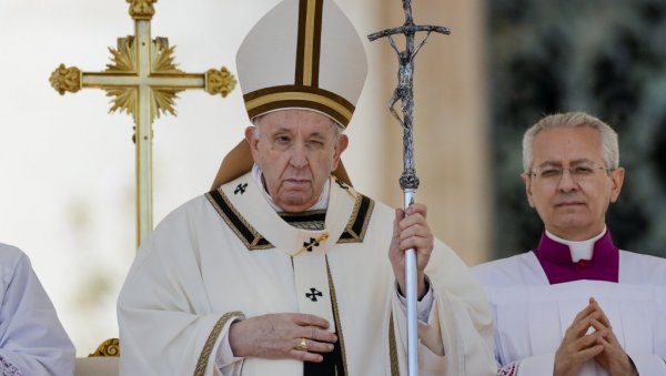 НЕКЕ ЗЕМЉЕ СЕ ПОВЛАЧЕ И НЕ ДАЈУ ОРУЖЈЕ Папа: Војна индустрија је кључни покретач патње украјинског народа