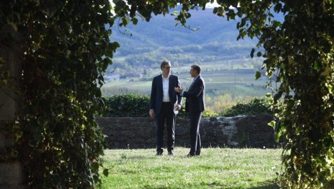 VUČIĆ SE OGLASIO IZ SLOVENIJE: Dijalog u Evropi nasušna potreba (VIDEO/FOTO) VUČIĆ SE OGLASIO IZ SLOVENIJE: Dijalog u Evropi nasušna potreba (VIDEO/FOTO)