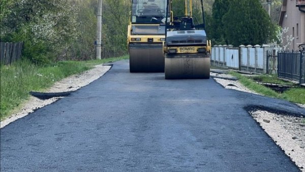 АСФАЛТИРАНА УВАЧКА УЛИЦА У МЗ ЧУБУТКОВИЦА:  Најављена реконструкција и прве деонице Улице Др Воје Даниловића