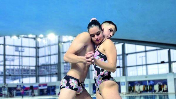 ЈЕЛЕНА И ИВАН ПЕТИ У МИКСУ: Спуштена завеса на уметничко пливање на ЕП у воденим спортовима