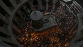 SIŠAO BLAGODATNI OGANJ U JERUSALIMU: Broj vernika koji je ove godine prisustvovao smanjen skoro za petinu (VIDEO)