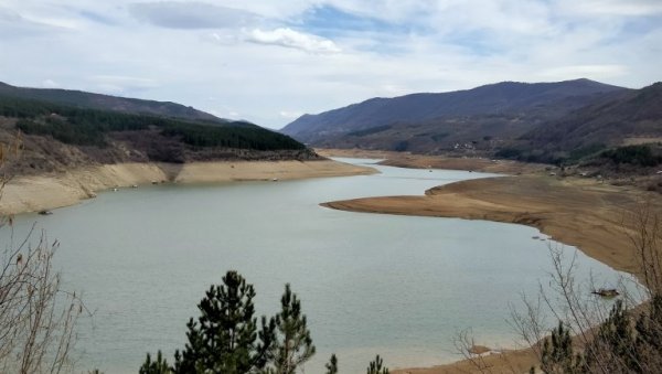 ОЖИВЕЛИ ПОТОЦИ И ВОДОПАДИ: Високе температуре топе старопланински снег (ФОТО)