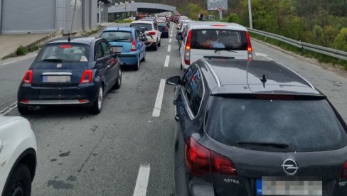 KOLONE ZBOG RIGIDNE KONTROLE: Problemi na graničnim prelazima Dobrakovo i Dračenovac