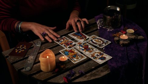 TAROT HOROSKOP ZA DANAS: Ovaj dan je veoma važan, karte šalju hitna upozorenja za pojedine znakove
