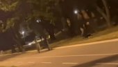 UZNEMIRIJUĆI SNIMAK IZ BEOGRADA: Muškarac nokautirao devojku, pa je tukao dok je ležala na zemlji (VIDEO)
