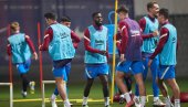 SVE JE STALO KAD SE ON POJAVIO: Iznenadni gost na treningu Barselone oduševio fudbalere (VIDEO)