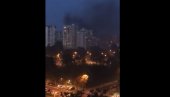 CRNI DIM NA NEBU IZNAD NOVOG BEOGRADA: Požar u Bloku 64, plamen buknuo između zgrada (VIDEO)