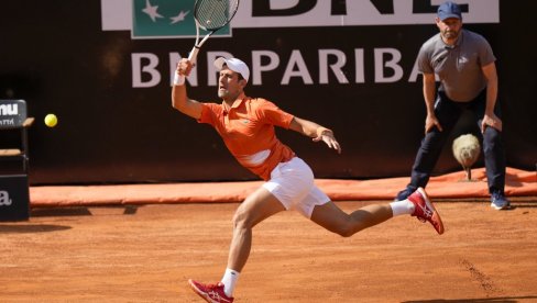 ŠTA URADI ČOVEKU... Novak Đoković uz osvetu krenuo po titulu u Rimu! ŠTA URADI ČOVEKU... Novak Đoković uz osvetu krenuo po titulu u Rimu!