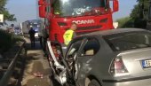 TEŽAK UDES U BEOGRADU: Sudarili se automobil i kamion, jedna osoba povređena