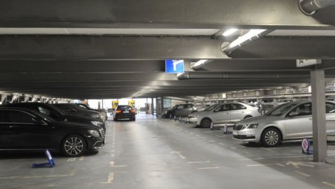 AKO JE DŽABE, AUTOMOBILI SPAVAJU U TRŽNIM CENTRIMA: Nedostatak parking mesta jedan je od najvećih problema u Beogradu