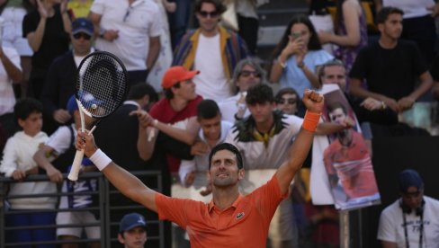 ĐOKOVIĆ ODUŠEVIO SRBIJU: Novak pokazao svetu zašto je Srbija zemlja košarke (FOTO) ĐOKOVIĆ ODUŠEVIO SRBIJU: Novak pokazao svetu zašto je Srbija zemlja košarke (FOTO)