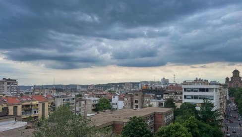 STIGLO NEVREME: Jaka kiša sa grmljavinom u Beogradu, RHMZ izdao hitno upozorenje (VIDEO)