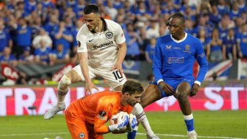 KOSTIĆ NAJBOLJI IGRAČ EVROPA LIGE! Trofej zasluženo u rukama Srbina KOSTIĆ NAJBOLJI IGRAČ EVROPA LIGE! Trofej zasluženo u rukama Srbina