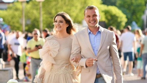 „ОВО ЈЕ МОЈА ДРУГА МАТУРА“: Станивуковић заједно са матурантима прошетао Бањалуком „ОВО ЈЕ МОЈА ДРУГА МАТУРА“: Станивуковић заједно са матурантима прошетао Бањалуком