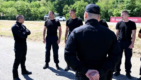 ВУЛИН НА „ТРЦИ ХЕРОЈА“: Србија има најреспектабилнију војску и полицију у региону (ФОТО)