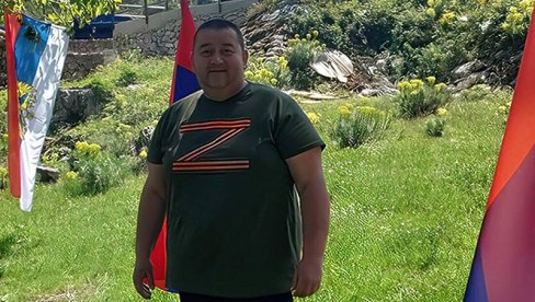 ОДБОРНИКА ИЗ ТРЕБИЊА ПИТАЛИ ЗАШТО НОСИ СЛОВО „З“: Његов одговор о супрузи постао виралан ОДБОРНИКА ИЗ ТРЕБИЊА ПИТАЛИ ЗАШТО НОСИ СЛОВО „З“: Његов одговор о супрузи постао виралан