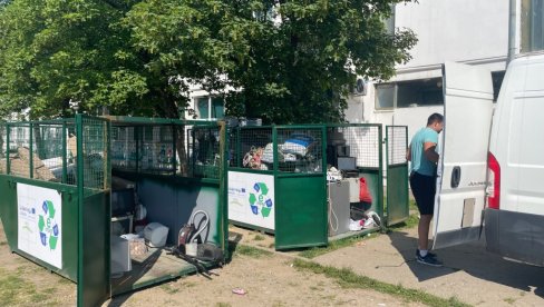 ПРИКУПЉАЊЕ ЕЛЕКТРОНСКОГ ОТПАДА У ОСНОВНИМ ШКОЛАМА: Акција Укључи се - Е Циклирај у Зрењанину (ФОТО) ПРИКУПЉАЊЕ ЕЛЕКТРОНСКОГ ОТПАДА У ОСНОВНИМ ШКОЛАМА: Акција Укључи се - Е Циклирај у Зрењанину (ФОТО)