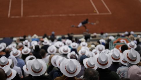 LEDENA VODA JE PROBLEM! Bivši šampion Rolan Garosa ispao u prvom kolu LEDENA VODA JE PROBLEM! Bivši šampion Rolan Garosa ispao u prvom kolu