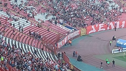 PRVI PUT: Strani navijači došli na naš najveći stadion, a u njihovu čast se začula pesma sa zvučnika Marakane (VIDEO) PRVI PUT: Strani navijači došli na naš najveći stadion, a u njihovu čast se začula pesma sa zvučnika Marakane (VIDEO)