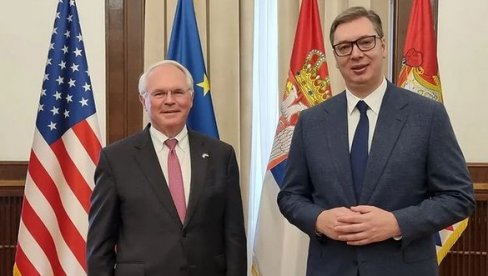VAŽAN SASTANAK: Predsednik Vučić sa Kristoferom Hilom (FOTO)