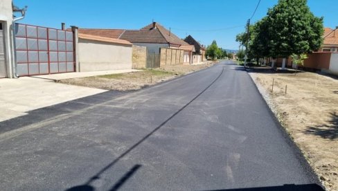NOVI ASFALT U GREBENCU: Najduža seoska ulica dobila novi put posle  pola veka