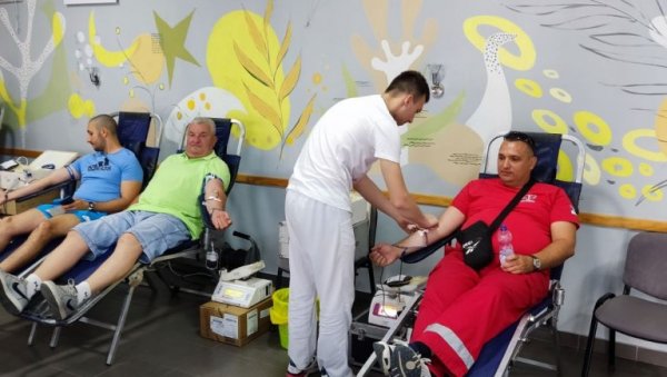 НОВА АКЦИЈА ЦРВЕНОГ КРСТА У СОМБОРУ: Хумани људи дали 39 јединица крви