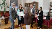 ĐACI NAJBOLJI AMBASADORI FRANCUSKOG: Ambasador Pjer Košar podelio diplome pirotskim gimnazijalcima