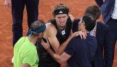 NIJE BILO LAKO GLEDATI SAŠU KAKO PLAČE: Rafael Nadal sa pomešanim osećanjima posle plasmana u novo finale Rolan Garosa (VIDEO)