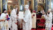 PATRIJARH URUČIO TOMOS ARHIEPISKOPU STEFANU: Porfirije se obratio nakon liturgije (FOTO/VIDEO)
