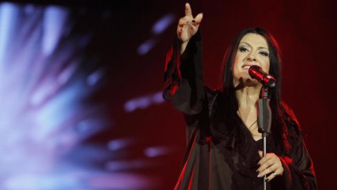 TRAGEDIJA PRED SAM POČETAK: Umrla žena kojoj je pozlilo na koncertu Kaliopi