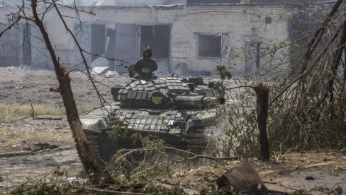 JURIŠ SNAGA DNR NA AVDEJEVKU: Ukrajinska vojska beži i ostavlja i zapadne transportere (VIDEO)