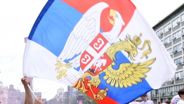 РУСИЈА ТОТАЛНО ЗБУЊЕНА: Срби се у Русији не поздрављају са три прста, већ овако?! (ФОТО/ВИДЕО)