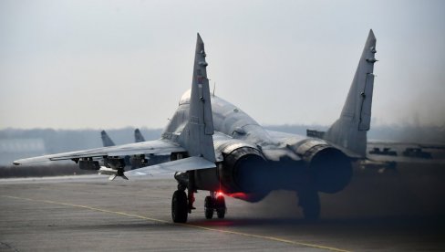 ČUVARI SRPSKOG NEBA: Najmlaći piloti na obuci za MiG-29 (FOTO) ČUVARI SRPSKOG NEBA: Najmlaći piloti na obuci za MiG-29 (FOTO)