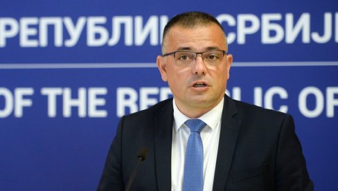TRAKTOR ZA DEČAKA: Branislav Nedimović TRAKTOR ZA DEČAKA: Branislav Nedimović