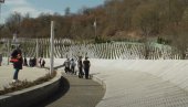(ISPRAVKA) U Potočarima ne traže potpis za genocid od strane gostiju iz inostranstva (ISPRAVKA) U Potočarima ne traže potpis za genocid od strane gostiju iz inostranstva