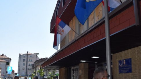 AKCIJA POLICIJE U SVILAJNCU: Uhapšen osunjičeni da je vozio ukradeni auto AKCIJA POLICIJE U SVILAJNCU: Uhapšen osunjičeni da je vozio ukradeni auto