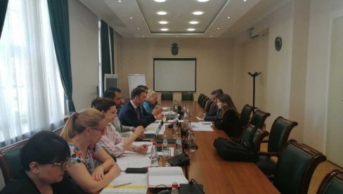 SRBIJA POTPUNO FINANSIJSKI STABILNA: Ministar Mali razgovarao sa predstavnicima MMF o povećanju penzija SRBIJA POTPUNO FINANSIJSKI STABILNA: Ministar Mali razgovarao sa predstavnicima MMF o povećanju penzija