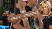BELI BALONI I DUG APLAUZ ZA OPROŠTAJ OD LIDIJE: Sahranjena Srpkinja koju je bivši muž ubio u Vićenci (FOTO/VIDEO)