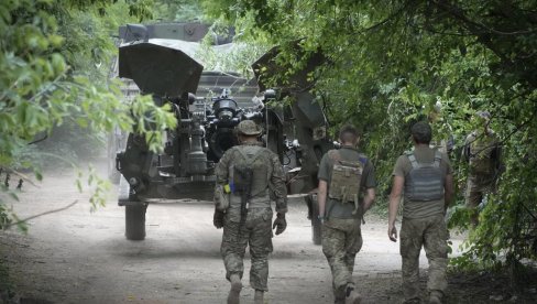 KIJEV TOPOVSKIM MESOM POKUŠAVA DA ZAPUŠI RUPE: Ukrajinci beže sa linija, a umesto njih stižu jedinice bez potrebnog iskustva (MAPA) KIJEV TOPOVSKIM MESOM POKUŠAVA DA ZAPUŠI RUPE: Ukrajinci beže sa linija, a umesto njih stižu jedinice bez potrebnog iskustva (MAPA)