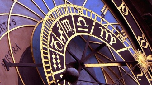 ДНЕВНИ ХОРОСКОП ЗА ЧЕТВРТАК 22. ЈАНУАР: Рак решава финансијска питања, Девица мења начин исхране, Стрелца чека успех на испитима