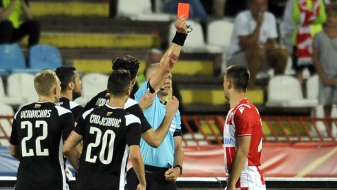 DA LI JE MOGUĆE?! Uvodi se crveni karton u fudbalu ako fudbaler OVAKO drži ruku?!