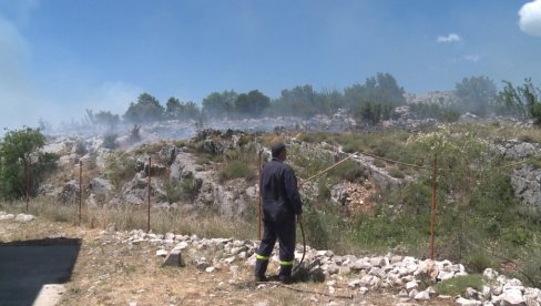 СИТУАЦИЈА НА ПОЖАРИШТУ ОКО ТРЕБИЊА СТАБИЛНА: На падинама Леотара и даље гори СИТУАЦИЈА НА ПОЖАРИШТУ ОКО ТРЕБИЊА СТАБИЛНА: На падинама Леотара и даље гори