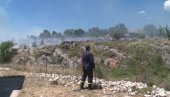СИТУАЦИЈА НА ПОЖАРИШТУ ОКО ТРЕБИЊА СТАБИЛНА: На падинама Леотара и даље гори