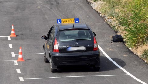 VOZAČKI ISPIT KOŠTA I DO 4.400 EVRA U NEMAČKOJ: Kandidati sve više varaju na polaganju, moguća elektronska provera