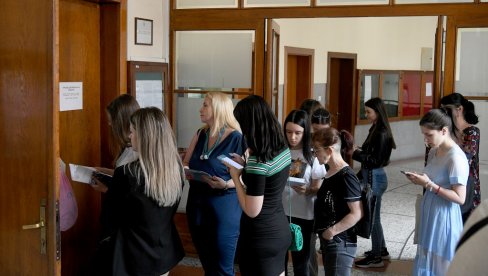 ČETVORO SE BORI ZA INDEKS NA  PSIHOLOGIJI: Upis na Univerzitet u Beogradu pokazuje razlike u popularnosti fakulteta