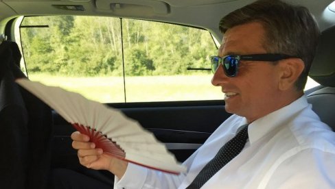 ŠPIJUNKA: Borut Pahor umesto klime izabrao lepezu (FOTO) ŠPIJUNKA: Borut Pahor umesto klime izabrao lepezu (FOTO)